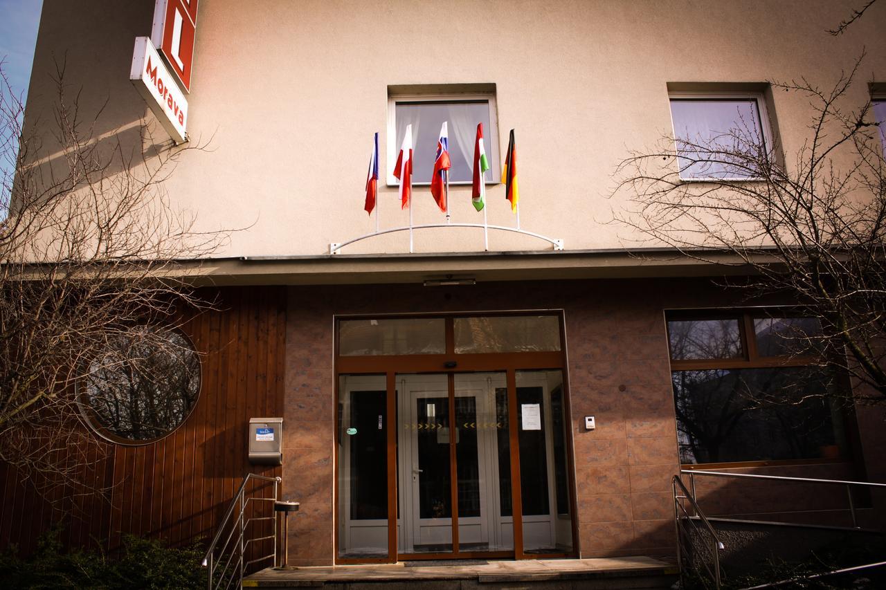 Hotel Morava Uherské Hradiště エクステリア 写真