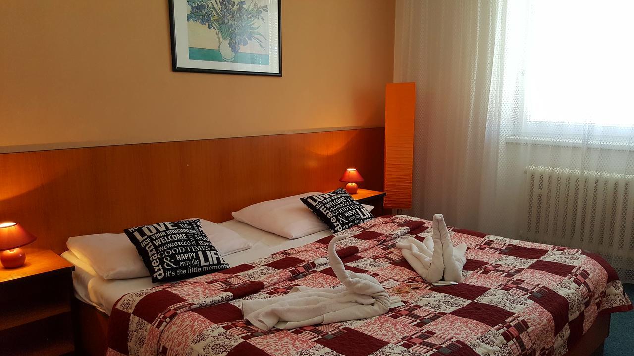 Hotel Morava Uherské Hradiště エクステリア 写真